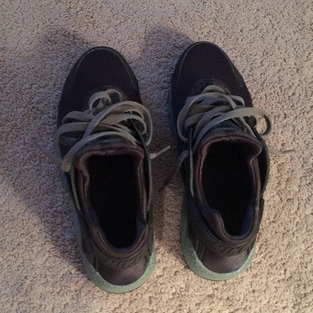 Army green Nike Air Huarache